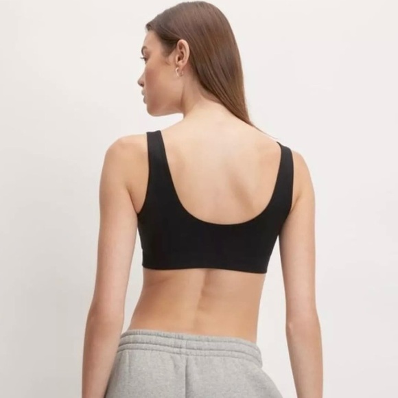 NWT Everlane Perform Sports Bra Black L Scoop Neck Workout Yoga Wicking - Picture 2 of 11